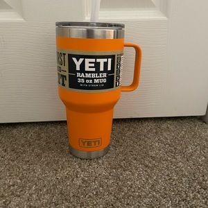 NWT Yeti 35OZ Mug w/ Straw
